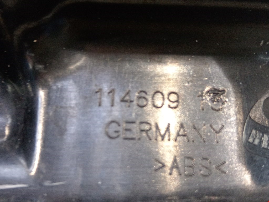 Кронштейн заднего бампера центральный BMW 5er 5 серия E60/E61 2003-2010