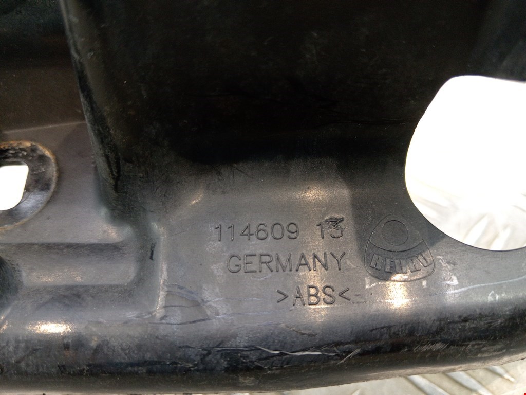 Кронштейн заднего бампера центральный BMW 5er 5 серия E60/E61 2003-2010