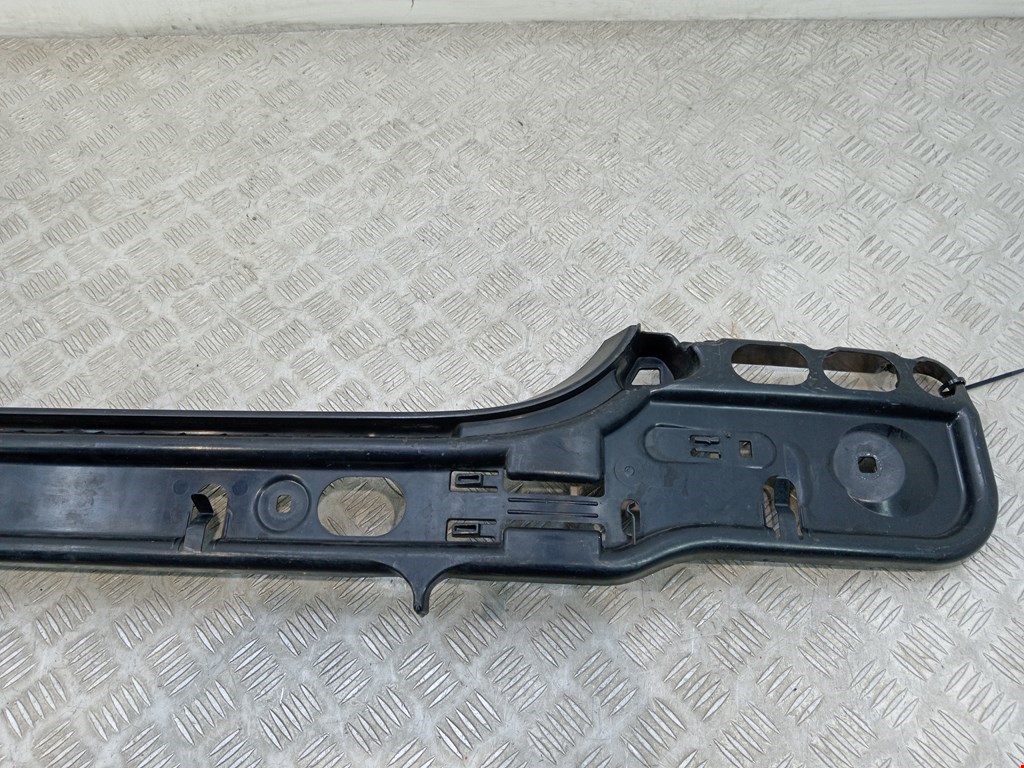 Кронштейн заднего бампера центральный BMW 5er 5 серия E60/E61 2003-2010