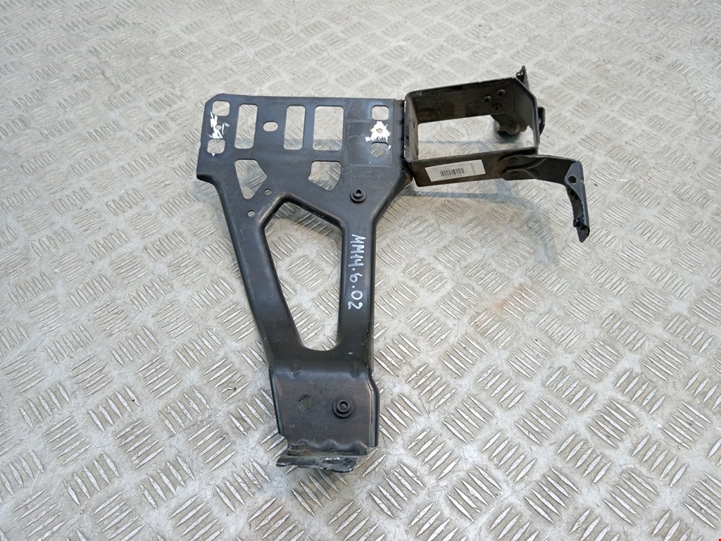 Кронштейн фары правый BMW 5er 5 серия E60/E61 2003-2010