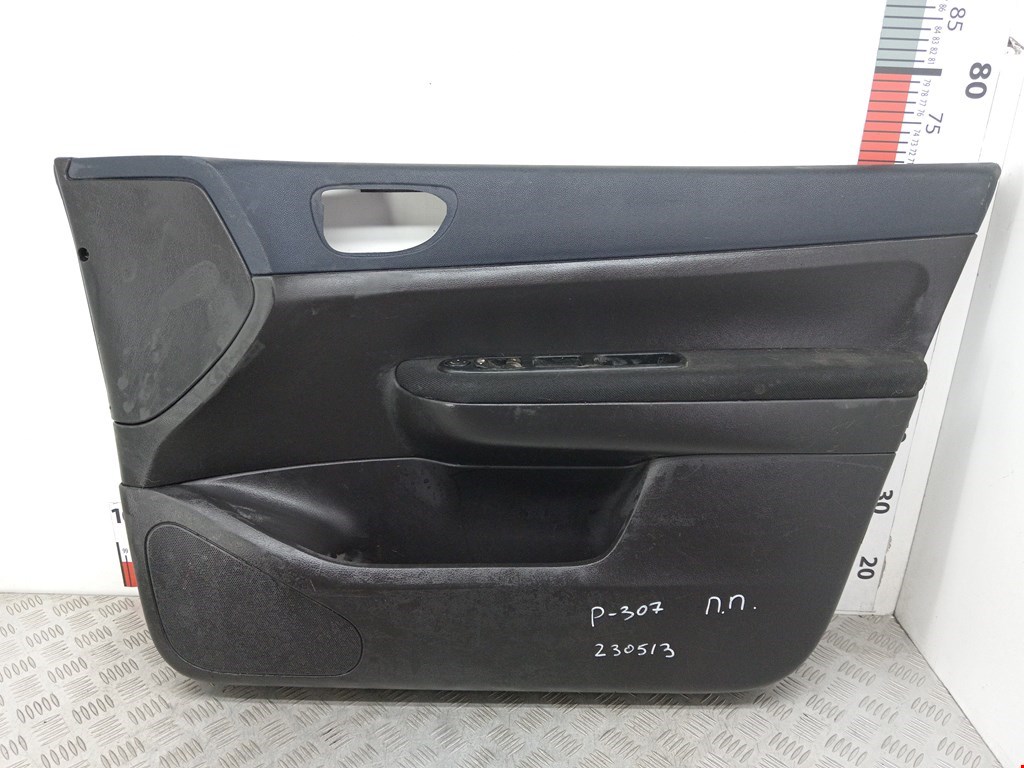 Обшивка двери передняя правая PEUGEOT 307 2001-2008