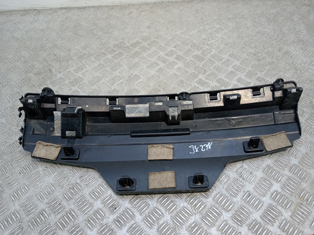 Кронштейн заднего бампера центральный BMW 3er F30/F31/F80 2011-2019
