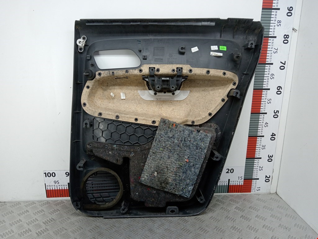 Обшивка двери задняя левая VOLKSWAGEN Amarok 2010-н.в.