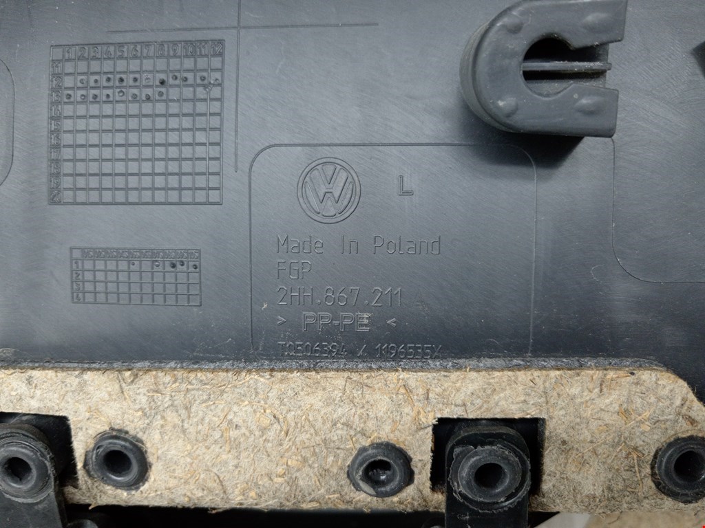 Обшивка двери задняя левая VOLKSWAGEN Amarok 2010-н.в.