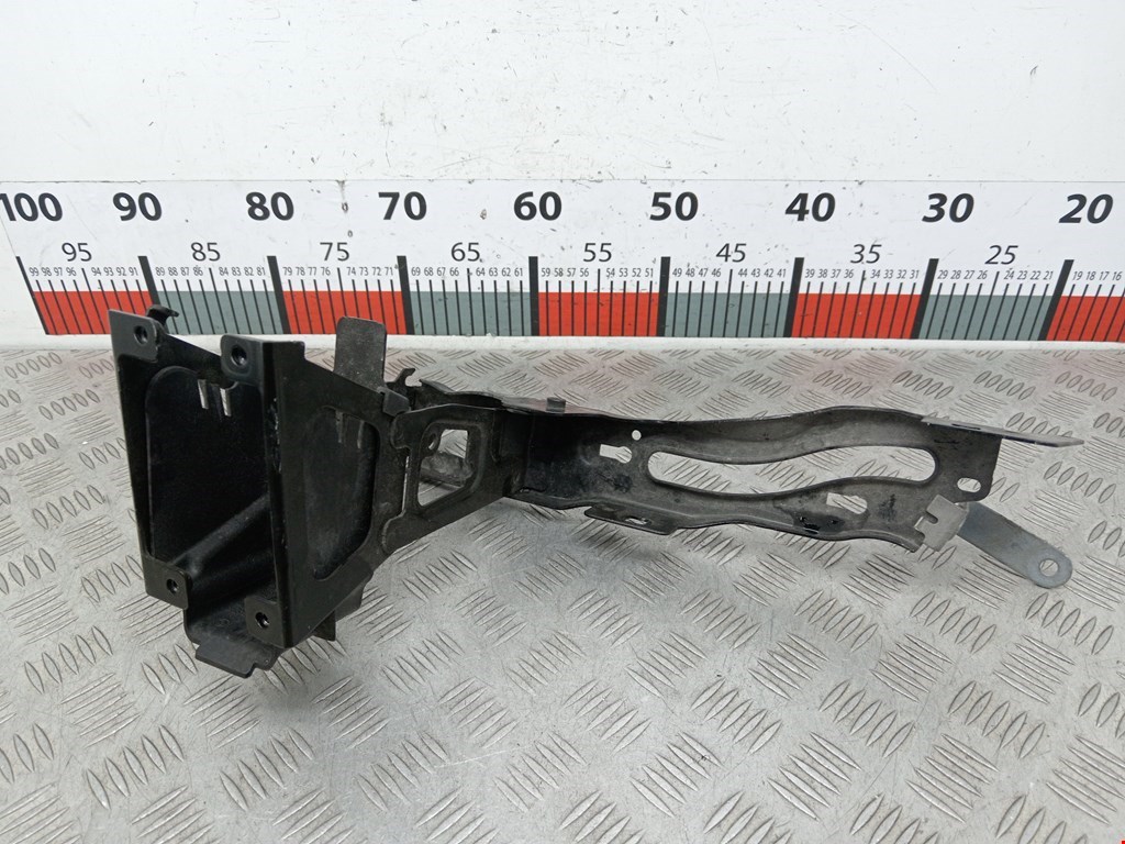 Кронштейн фары левый BMW 3er F30/F31/F80 2011-2019