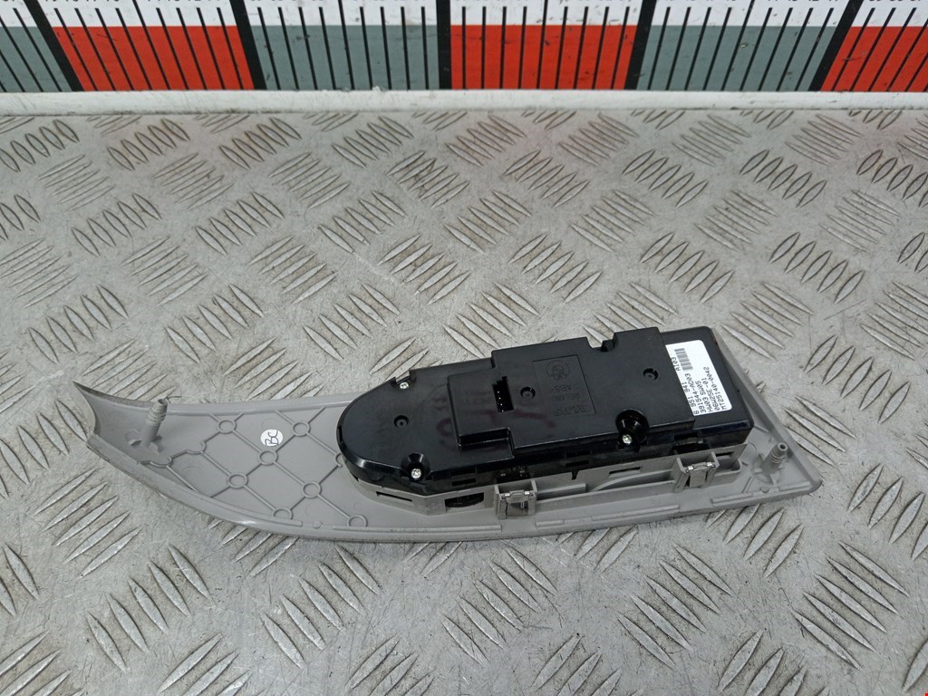 Блок управления стеклоподъемниками BMW 5er 5 серия E60/E61 2003-2010