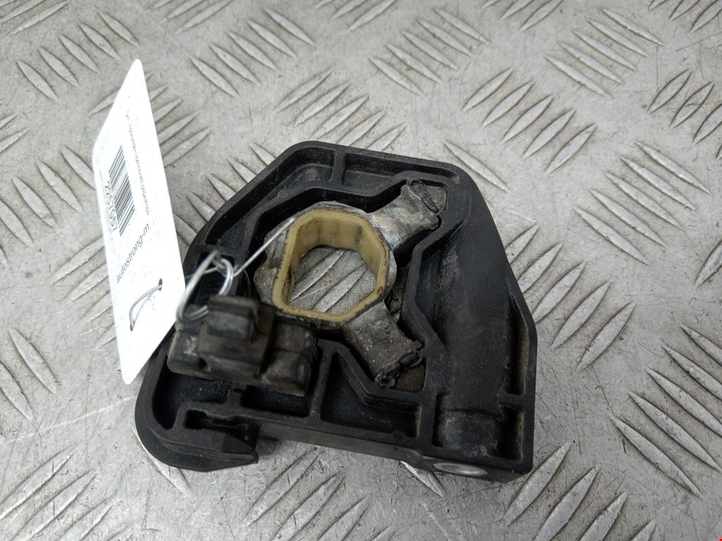 Кронштейн (крепление) радиатора BMW 3er F30/F31/F80 2011-2019