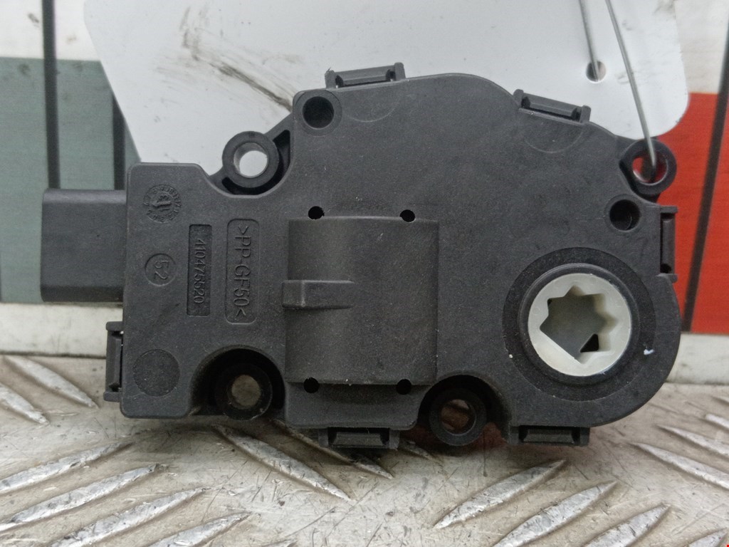 Моторчик заслонки печки BMW 3er F30/F31/F80 2011-2019