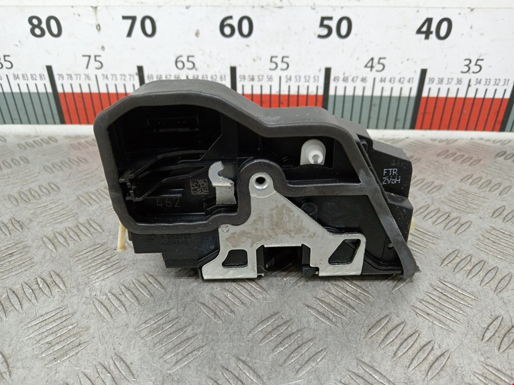 Замок двери передней правой BMW 3er F30/F31/F80 2011-2019