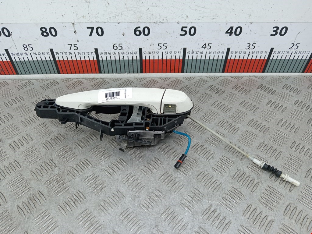 Ручка двери задней наружная левая BMW 3er F30/F31/F80 2011-2019