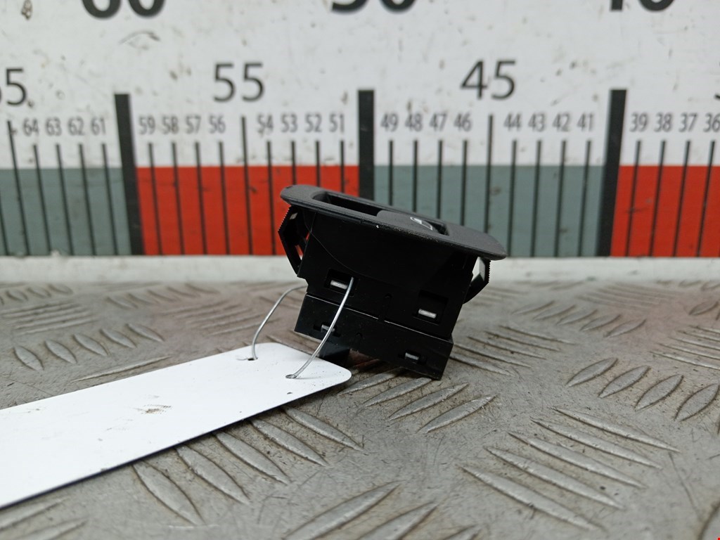 Кнопка стеклоподъемника BMW 3er F30/F31/F80 2011-2019