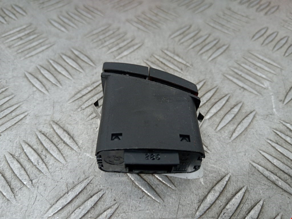 Кнопка аварийной сигнализации (аварийки) BMW 5er 5 серия E60/E61 2003-2010