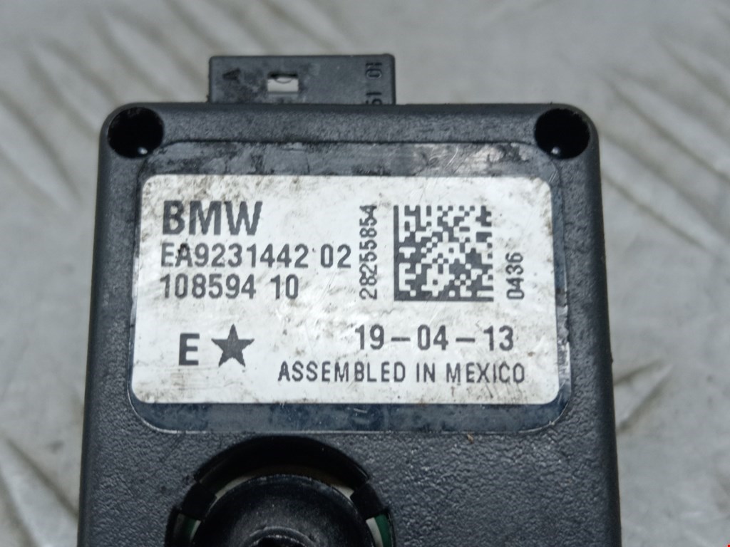 Усилитель антенны BMW 3er F30/F31/F80 2011-2019