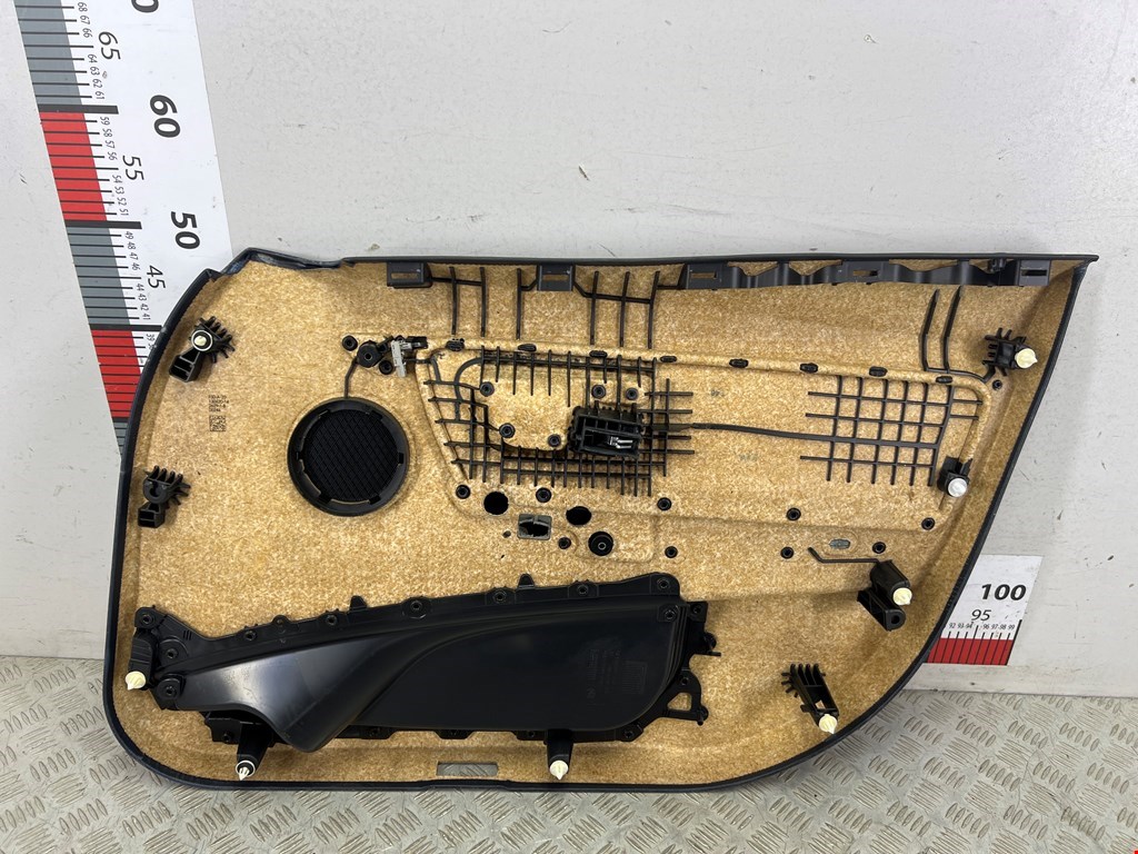 Обшивка двери передняя левая BMW 3er F30/F31/F80 2011-2019