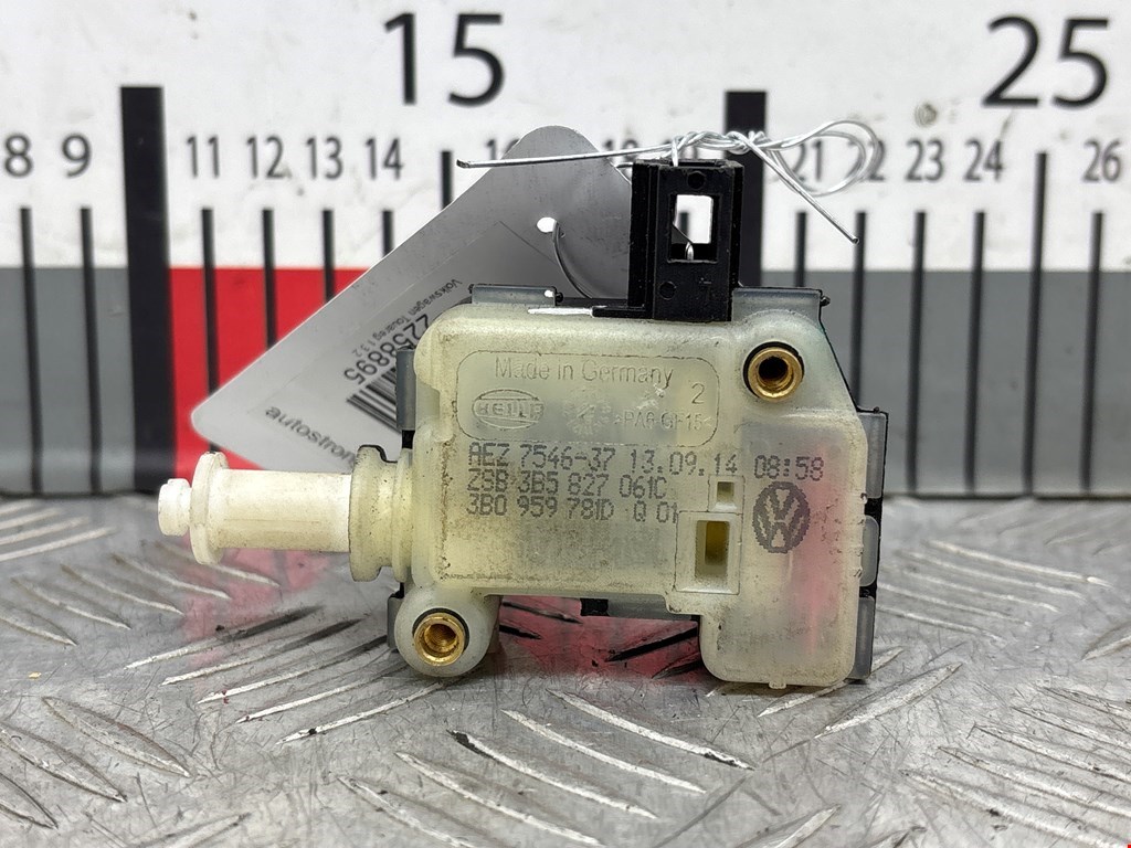 Активатор замка багажника VOLKSWAGEN Touareg 2002-2010